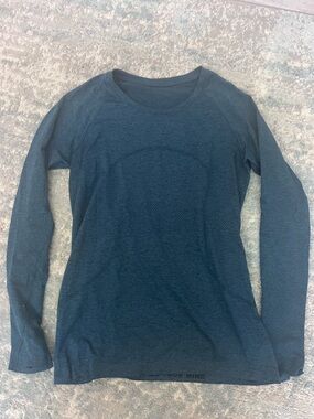 Lululemon Define Long Sleeve Top in Navy, Size 10